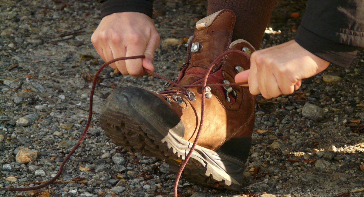 Lacing-Hiking-Boots-correctly.jpg
